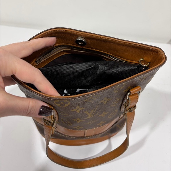 BUYERS EVENT - LV Monogram Marais Bag FOLLOW @KARISFASHIONS & Lareesparx ON I G - Picture 4 of 4